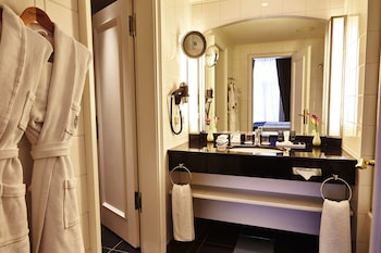 Superior Room, 1 Queen Bed