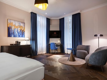 Deluxe Room (Grand)