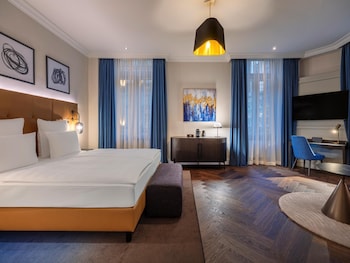 Deluxe Room (Grand)