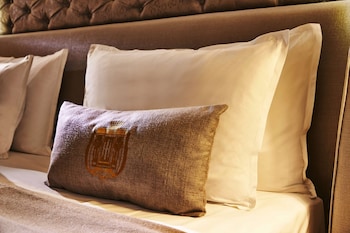 Deluxe Room (Grand)