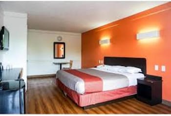 Standard Room, 1 King Bed, Accessible, Non Smoking