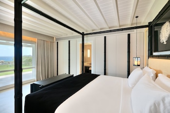 Luxury Suite, 1 Double Bed, Sea View (Balcony)