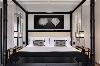 Luxury Suite, 1 Double Bed, Sea View (Balcony)