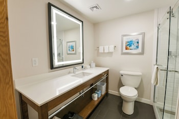 Room, 1 King Bed (Mobility/Hearing Accessible, Tub)