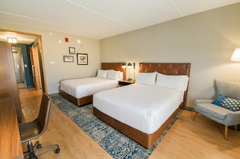 Room (Mobility/Hearing Access, Roll-In Shwr)
