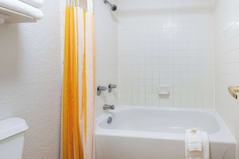 Room, 1 King Bed, Accessible, Non Smoking (Bathtub)