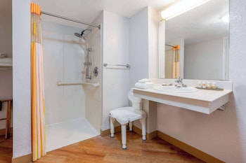 Deluxe Room, 1 King Bed, Accessible, Non Smoking (Mobility/Hearing, Tub w/ Grab Bars)