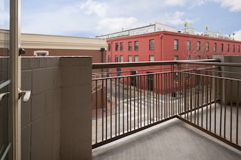 Suite, 1 King Bed, Balcony