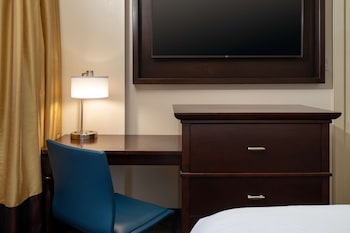 Suite, 1 King Bed, Accessible, Bathtub (Mobility & Hearing)