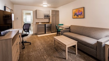 Business Suite, 1 King Bed, Non Smoking, Refrigerator & Microwave
