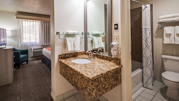 Business Suite, 1 King Bed, Non Smoking, Refrigerator & Microwave
