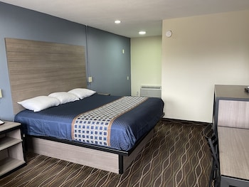 Room, 1 King Bed, Smoking
