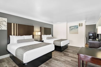 Standard Room, 2 Queen Beds, Non Smoking, Refrigerator