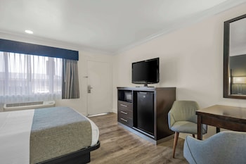 Standard Room, 1 King Bed, Accessible, Non Smoking