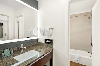 Standard Room, 1 King Bed, Non Smoking, Refrigerator