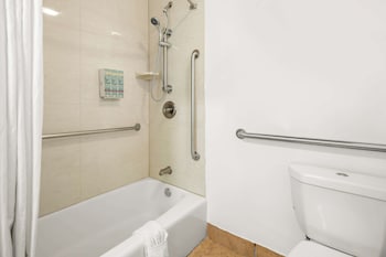 Standard Room, 2 Queen Beds, Accessible, Bathtub