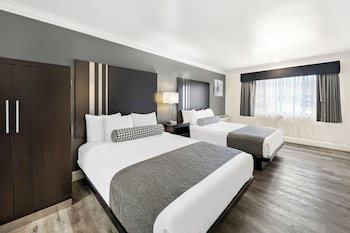 Standard Room, 2 Queen Beds, Accessible, Bathtub