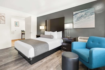 Standard Room, 1 Queen Bed, Non Smoking, Refrigerator