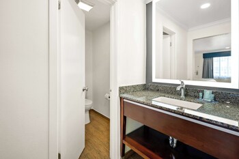Standard Room, 1 King Bed, Non Smoking, Refrigerator