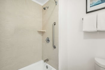 Standard Room, Multiple Beds, Non Smoking, Corner (Larger Room)
