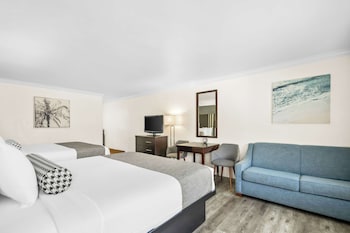 Standard Room, Multiple Beds, Non Smoking, Corner (Larger Room)