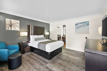 Standard Room, 1 Queen Bed, Non Smoking, Refrigerator