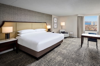 Club Room, 1 King Bed, Corner