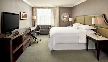 Suite, 1 King Bed with Sofa bed, City View