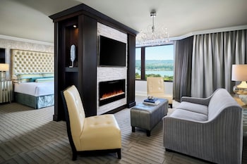 Executive Suite, 1 King Bed with Sofa bed