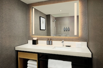 Club Room, 1 King Bed, Corner