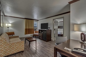 Suite, 1 King Bed, Non Smoking