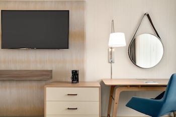 Standard Room, 1 King Bed