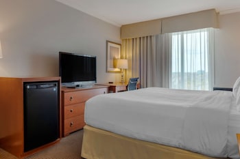Standard Room, 1 King Bed, Non Smoking, Refrigerator