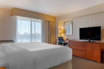 Standard Room, 1 King Bed, Balcony, River View