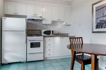 Suite, 1 Queen Bed, Non Smoking, Kitchen (Full Kitchen)