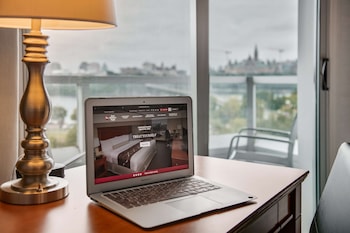 Executive Suite, 1 King Bed, Refrigerator, River View (with Sofabed)