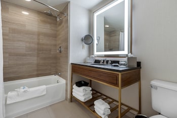 Premier Room, 1 Queen Bed (Luxury)