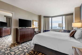 Executive Suite, 1 King Bed with Sofa bed, City View (Spacious)