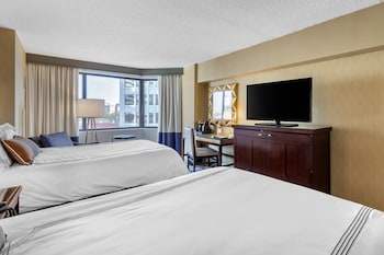 Premier Room, 2 Double Beds (High Floor)