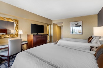 Premier Room, 2 Double Beds (High Floor)