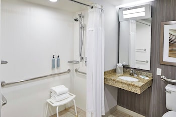Room, 2 Queen Beds, Bathtub (Mobility/Hearing Accessible, Tub)