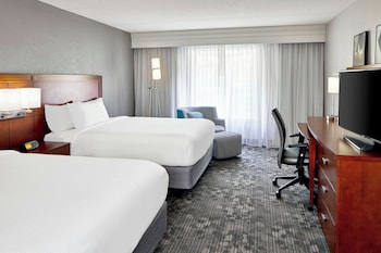 Room, 2 Queen Beds, Bathtub (Mobility/Hearing Accessible, Tub)