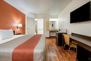 Standard Room, 1 King Bed, Accessible, Non Smoking