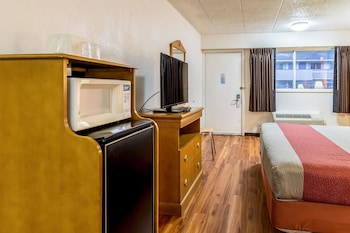 Standard Room, 1 King Bed, Smoking