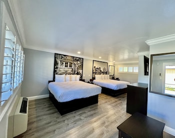 Family Studio Suite, Multiple Beds (sofabed not included)