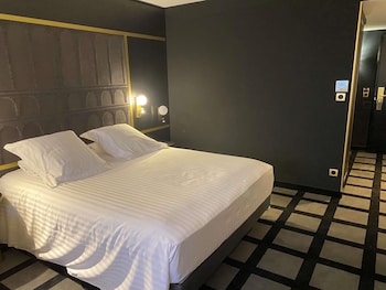 Superior Room, 1 Double Bed, Pool View