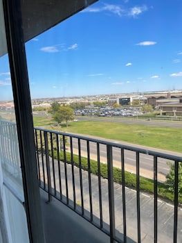 Room, 1 King Bed, Balcony