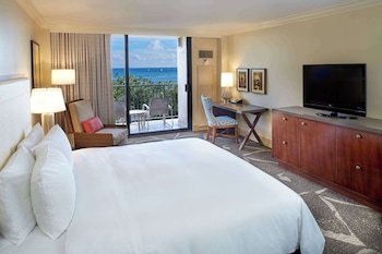 Room, 1 King Bed, Roll-In Shower, Ocean View