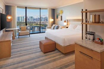 Room, 1 King Bed, Roll-In Shower, Partial Ocean View (Rainbow Tower, Renovated)