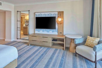 Room, 1 King Bed, Roll-In Shower, Partial Ocean View (Rainbow Tower, Renovated)